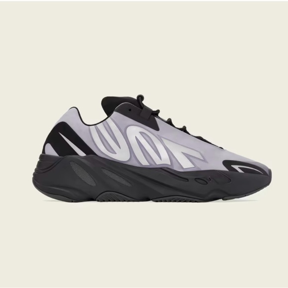 Yeezy 700 - Picture 4 of 4
